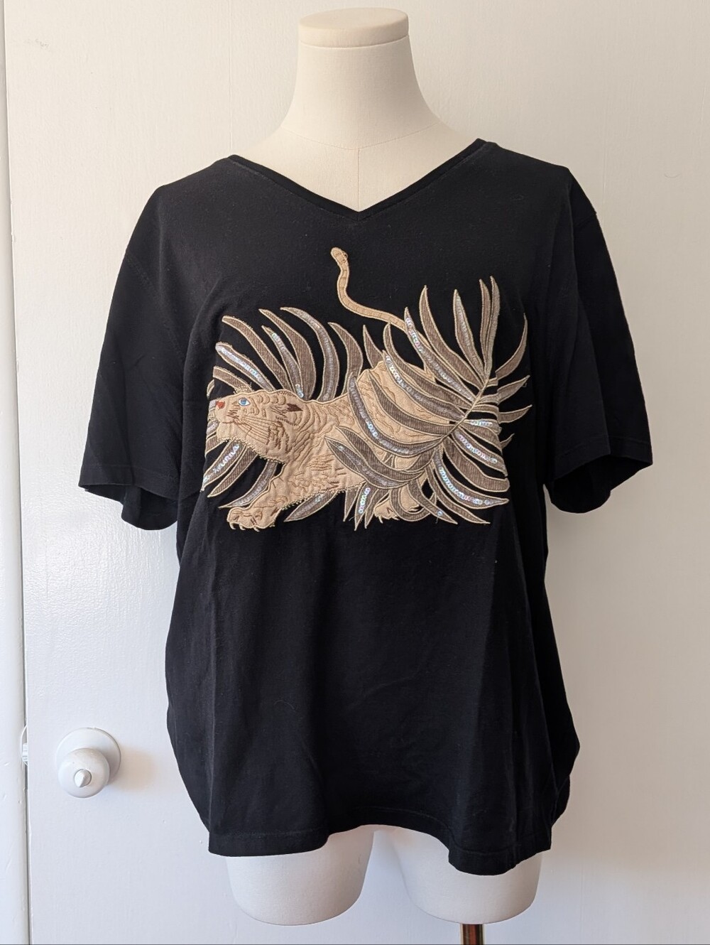 Karen Scott Black V-Neck Tee with Beige Tiger Appliqué - Size L Or XL